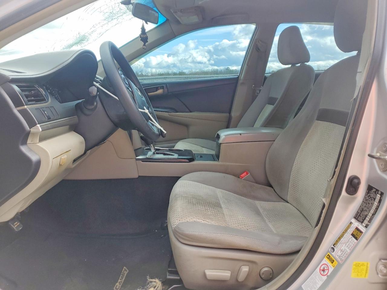 2014 TOYOTA CAMRY L photo 7
