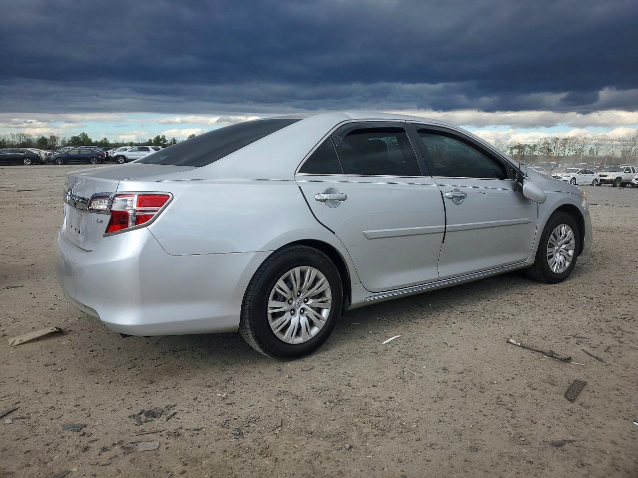 2014 TOYOTA CAMRY L photo 3