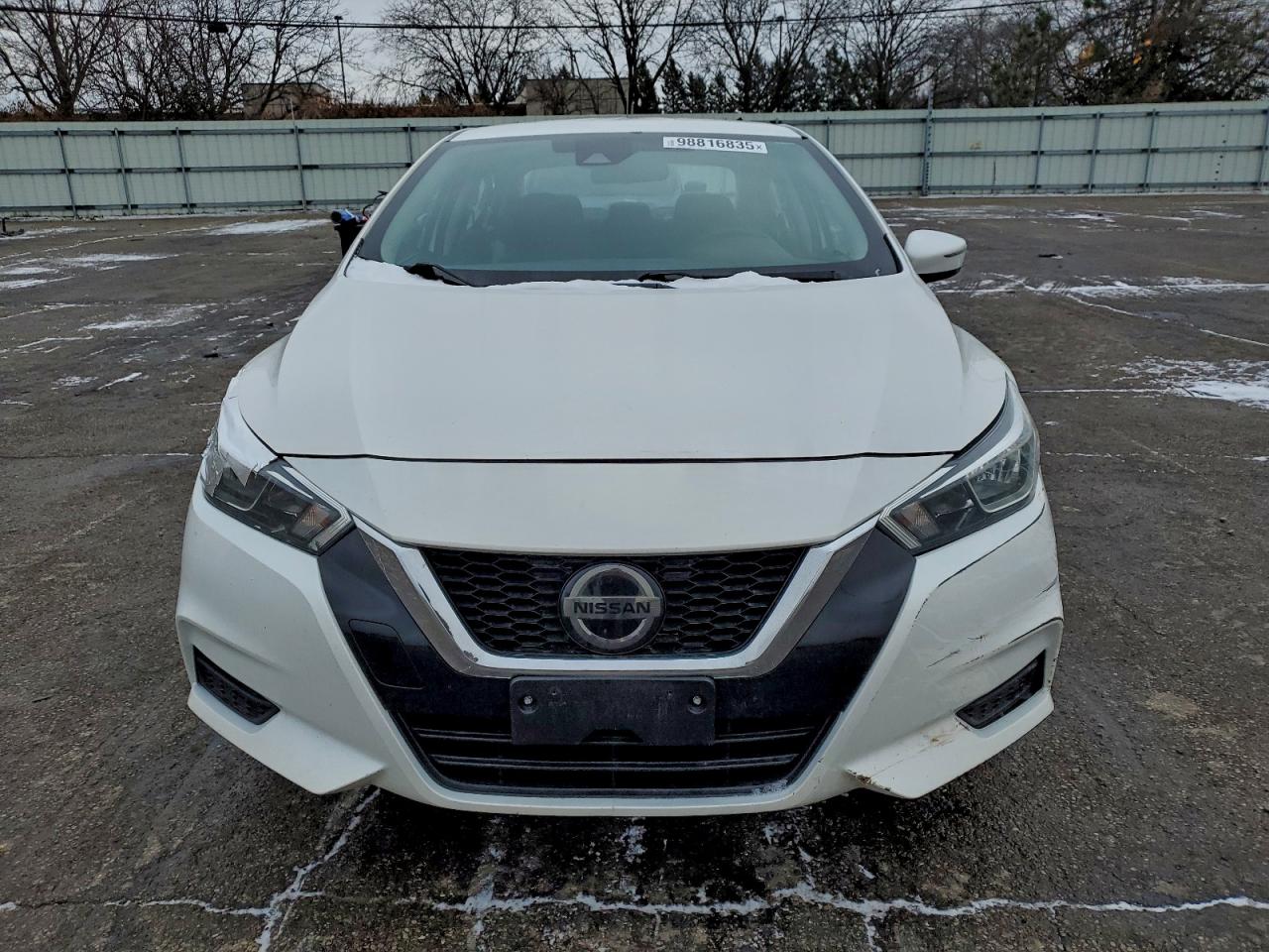 2021 NISSAN VERSA SV photo 5