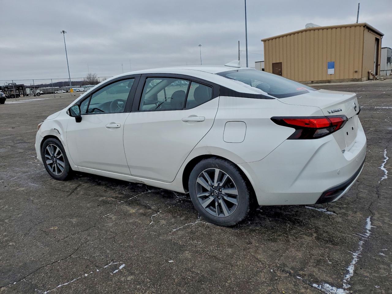 2021 NISSAN VERSA SV photo 2
