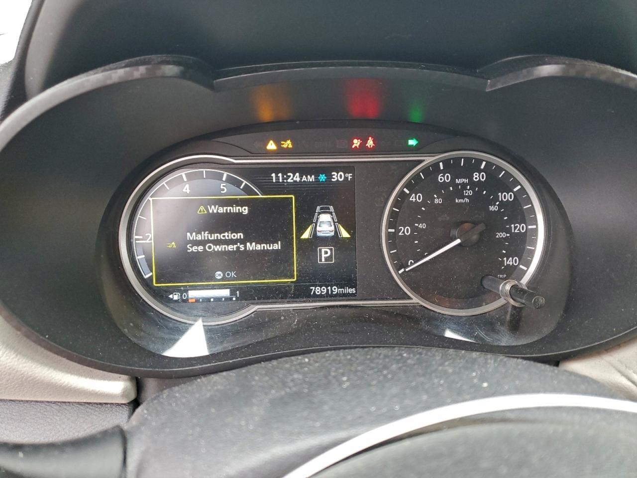 2021 NISSAN VERSA SV photo 9