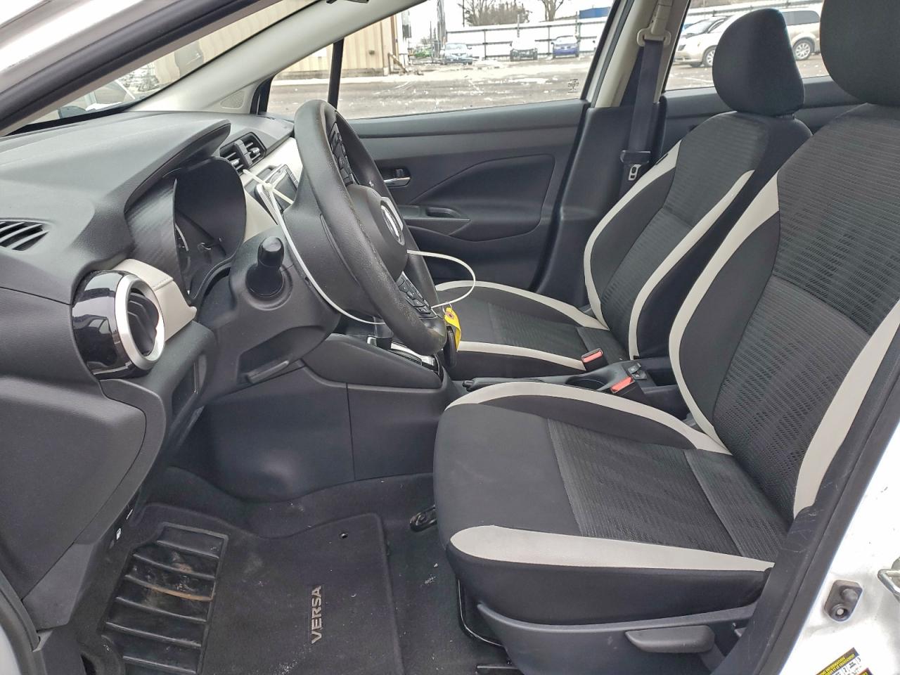 2021 NISSAN VERSA SV photo 7