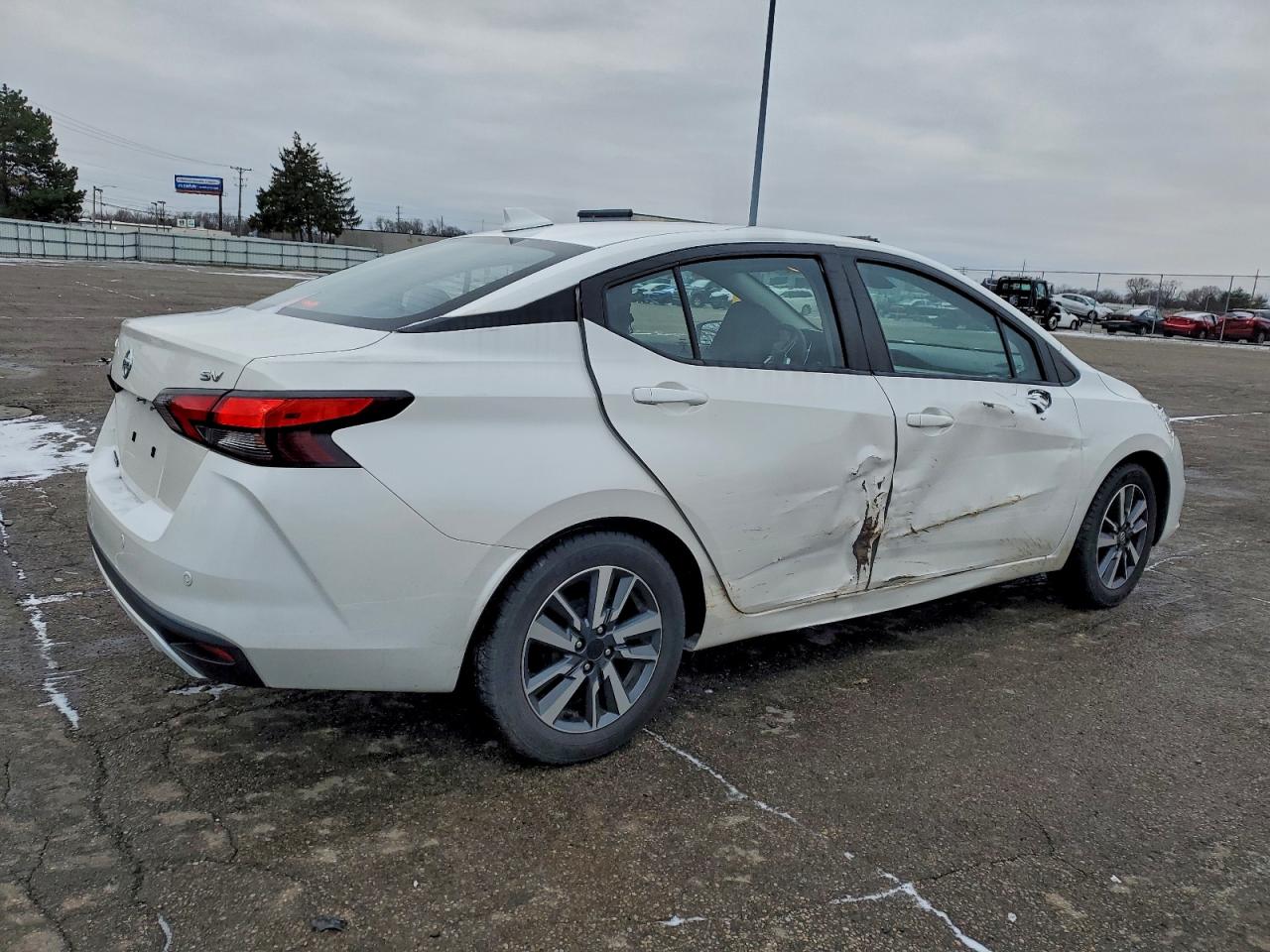 2021 NISSAN VERSA SV photo 3