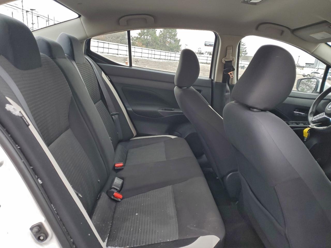 2021 NISSAN VERSA SV photo 10