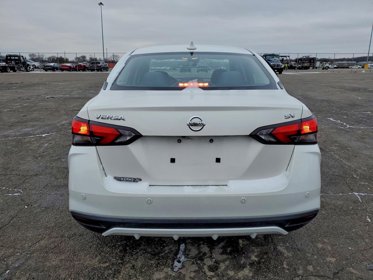 2021 NISSAN VERSA SV photo 6