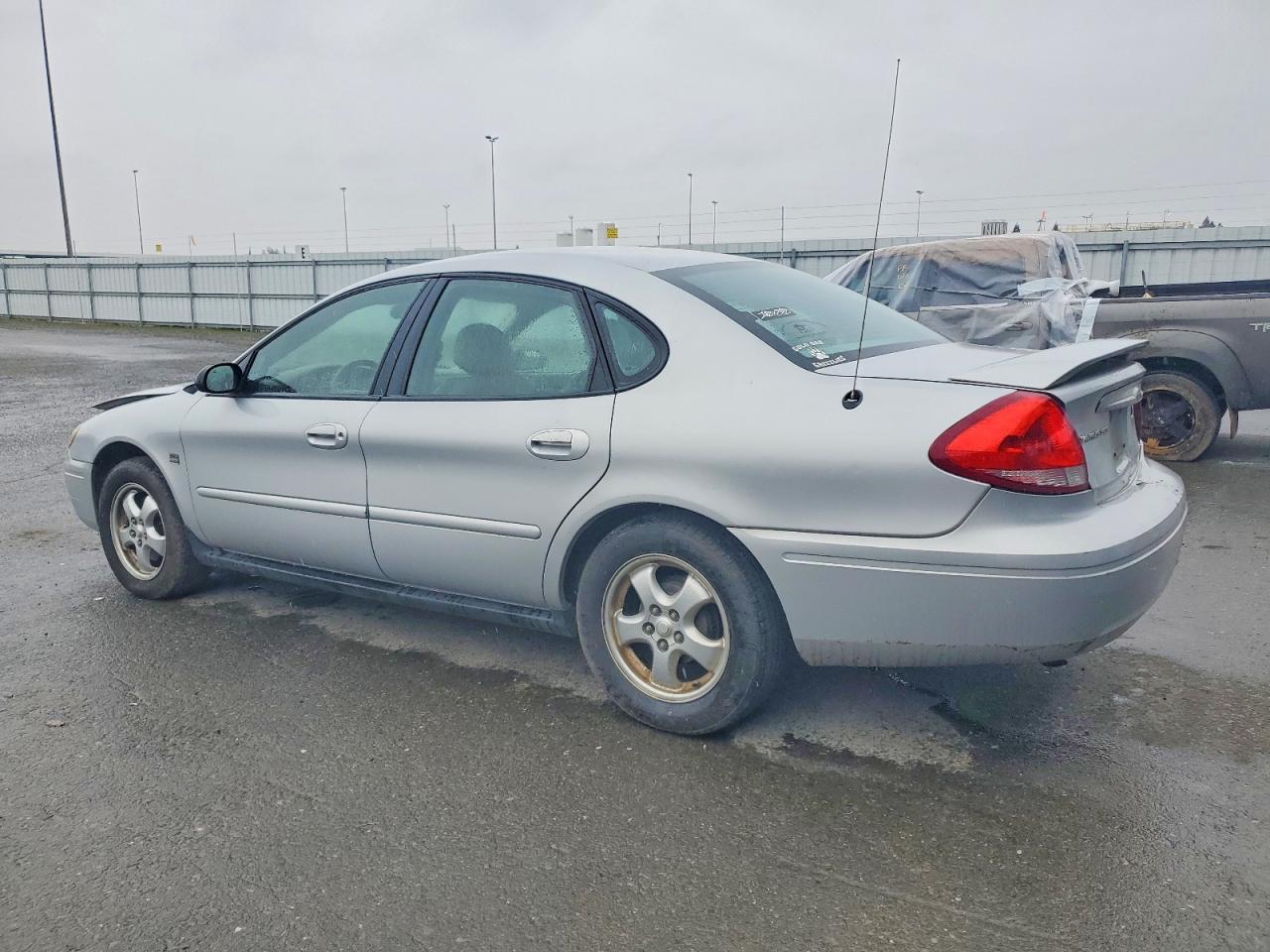 2004 FORD TAURUS SES photo 2