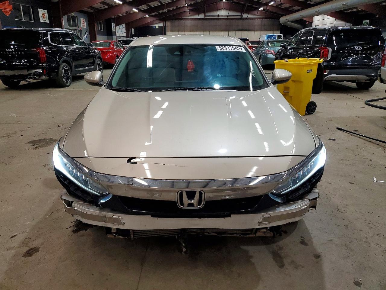 2018 HONDA ACCORD LX photo 9