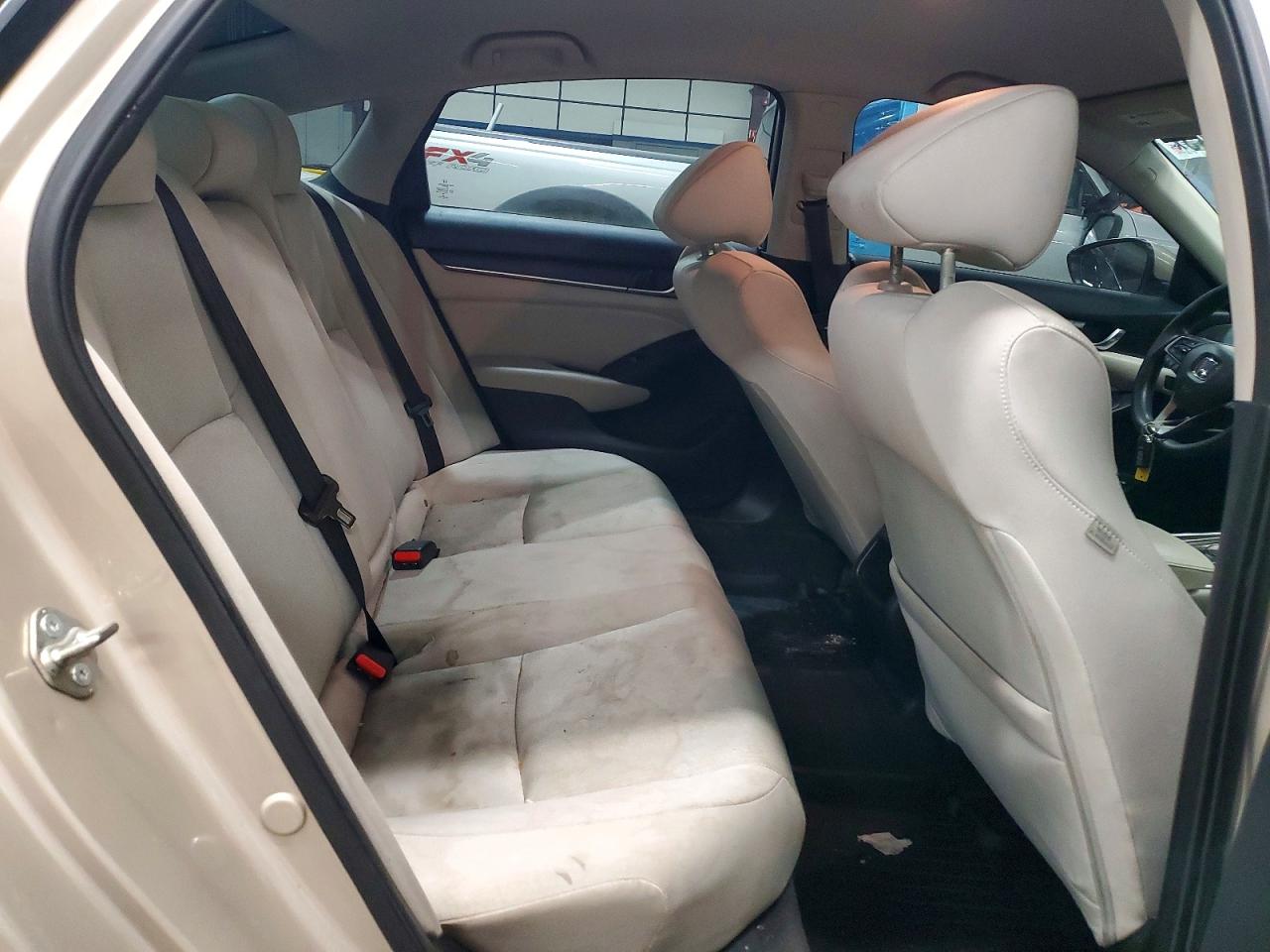2018 HONDA ACCORD LX photo 19