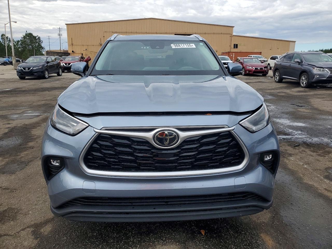 2021 TOYOTA HIGHLANDER XLE photo 5