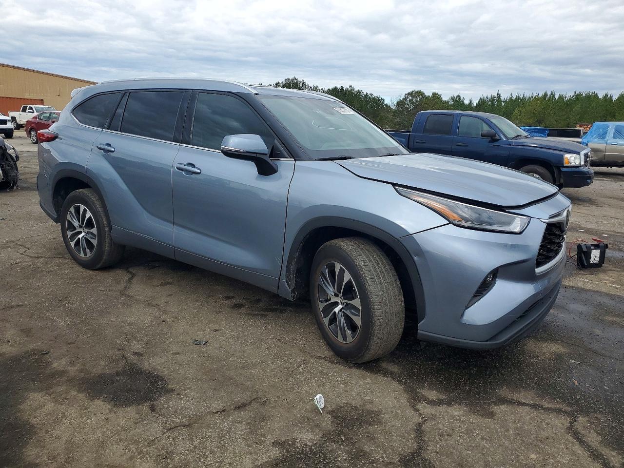 2021 TOYOTA HIGHLANDER XLE photo 4