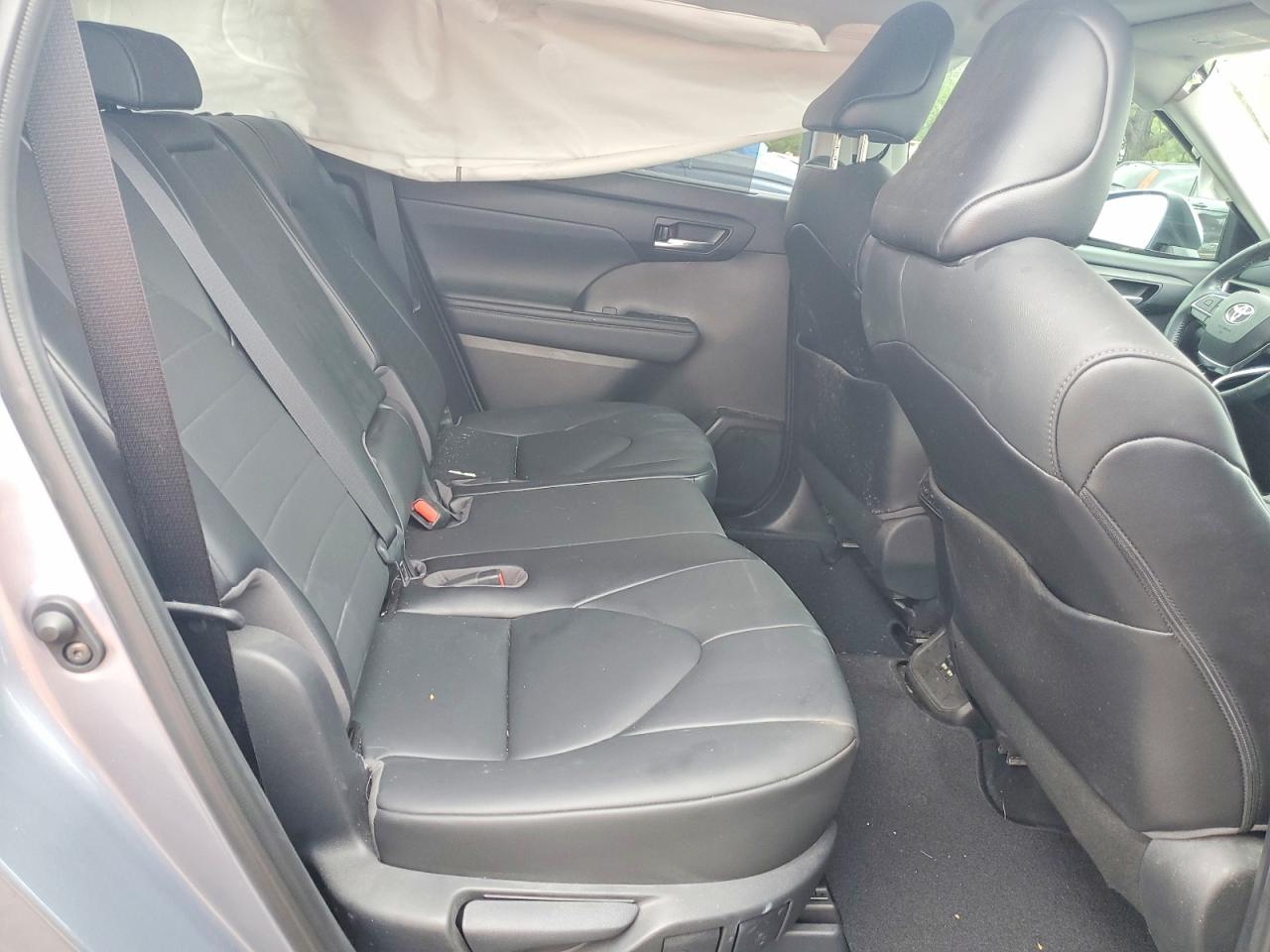 2021 TOYOTA HIGHLANDER XLE photo 10