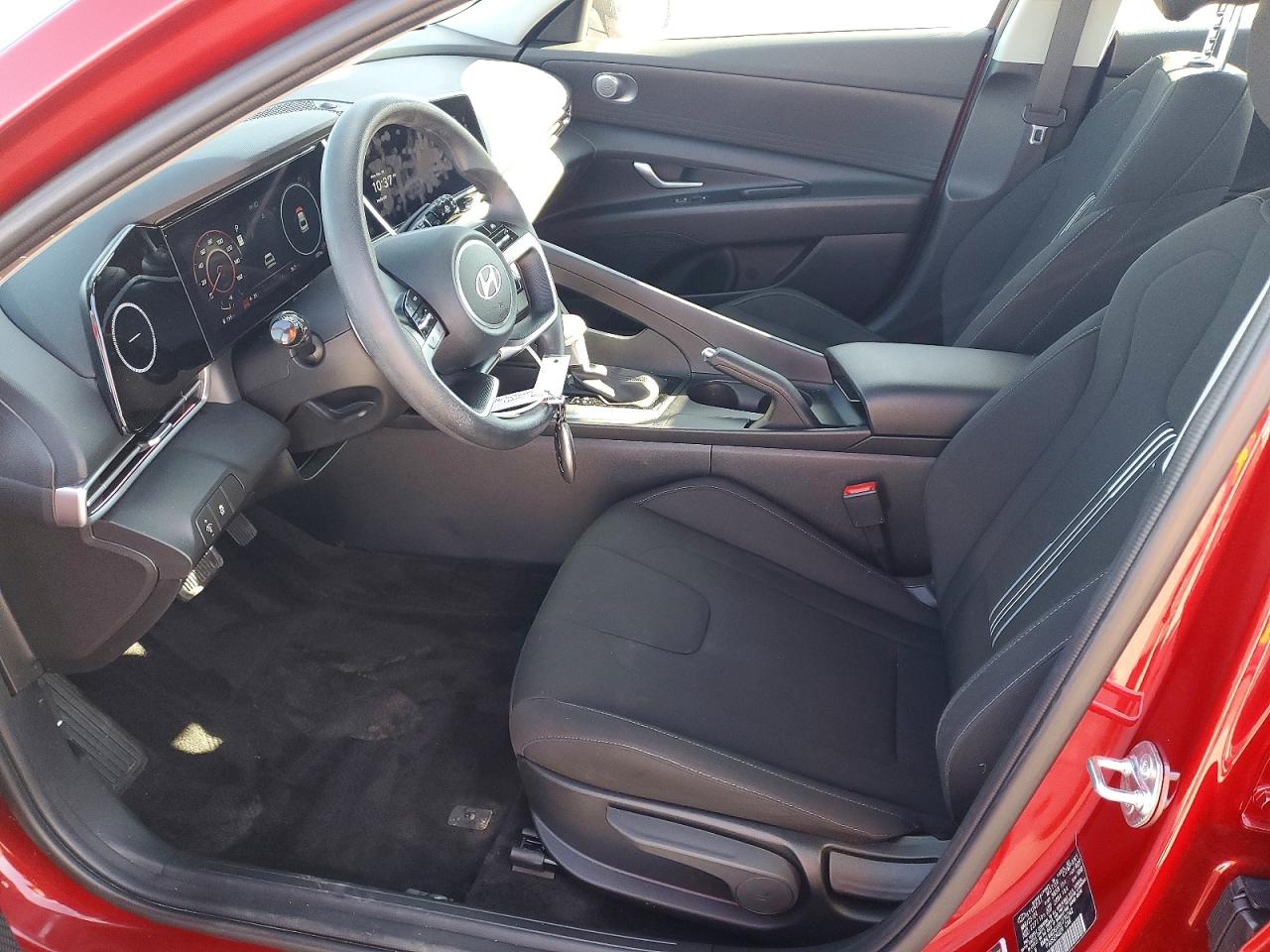 2024 HYUNDAI ELANTRA SEL photo 13