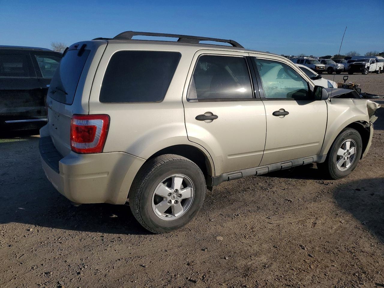 2011 FORD ESCAPE XLT photo 3
