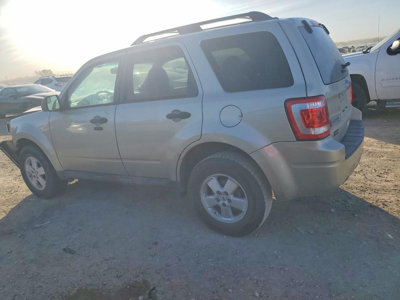 2011 FORD ESCAPE XLT photo 2