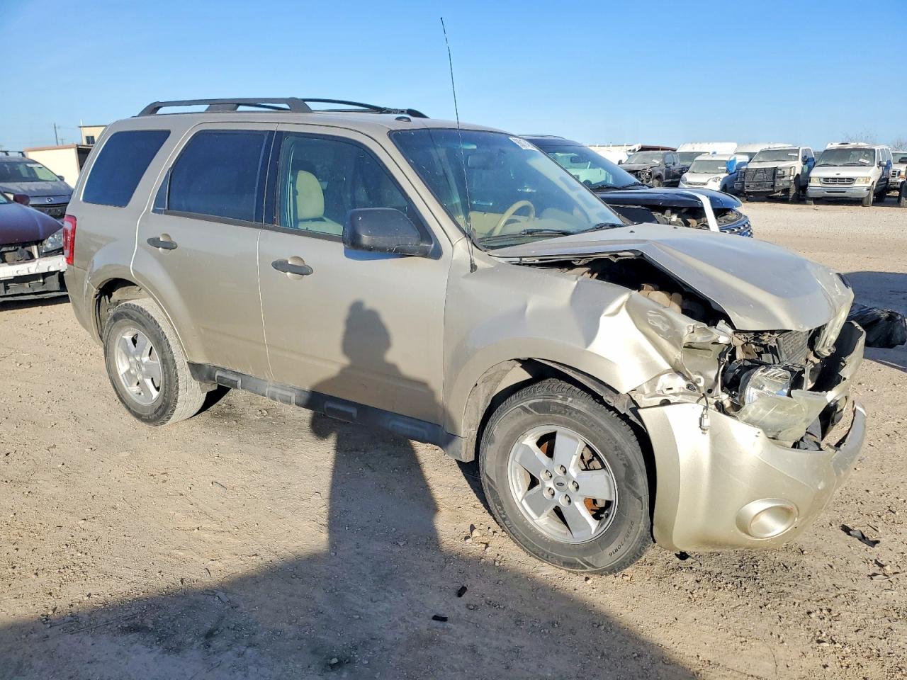 2011 FORD ESCAPE XLT photo 4