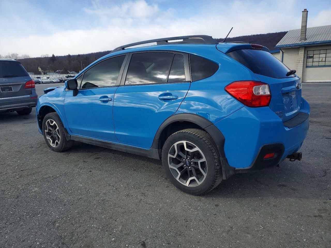2017 SUBARU CROSSTREK PREMIUM photo 2