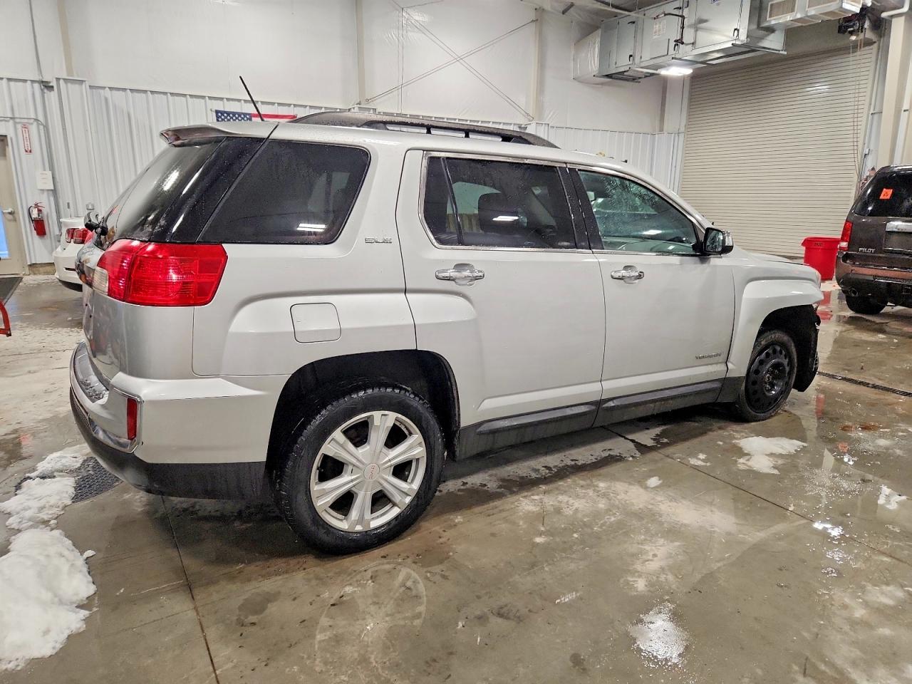 2017 GMC TERRAIN SLE photo 3