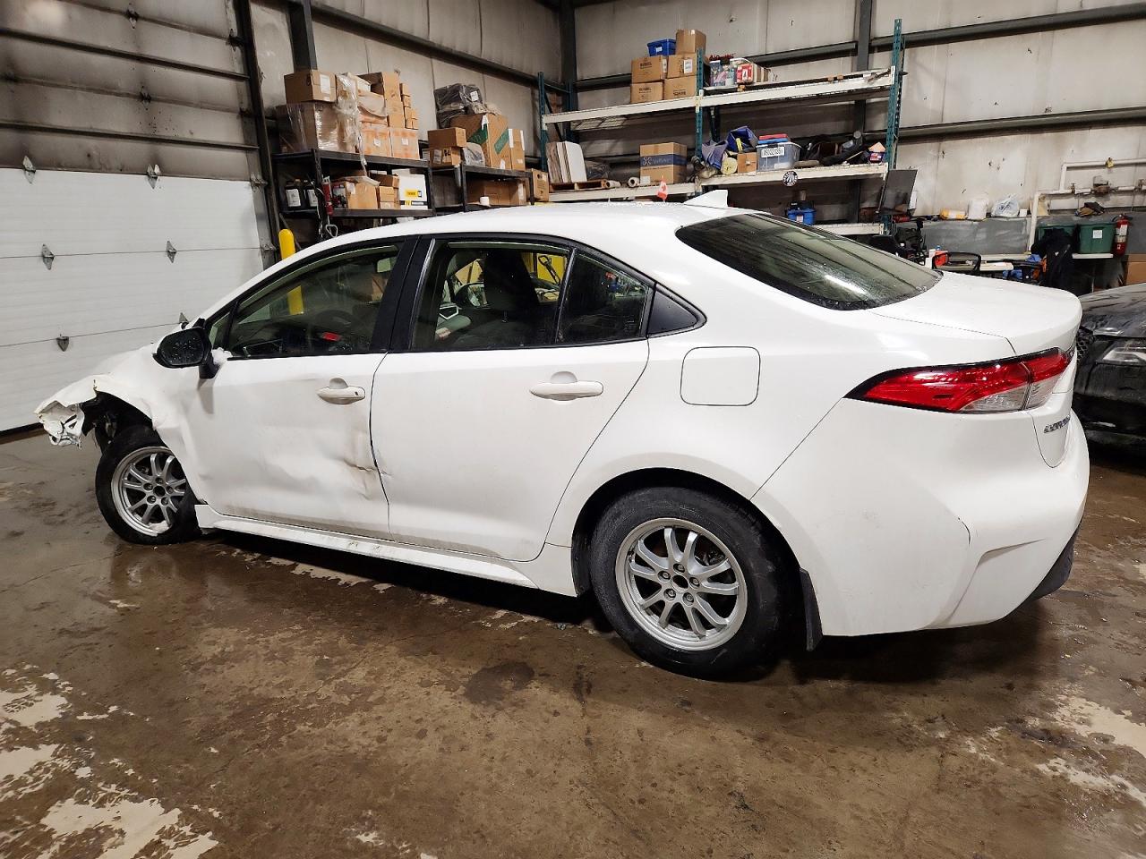2024 TOYOTA COROLLA LE photo 2