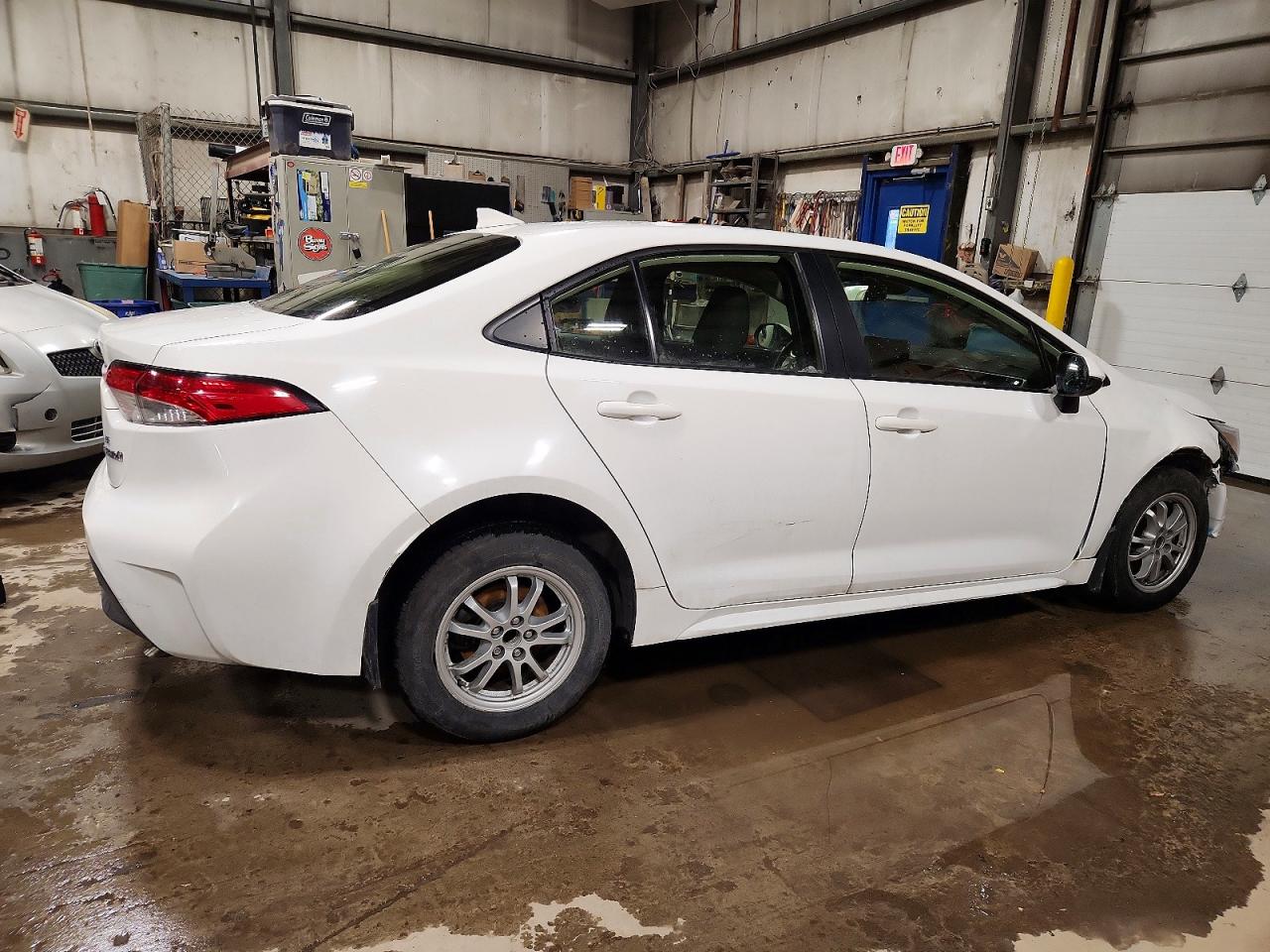 2024 TOYOTA COROLLA LE photo 3