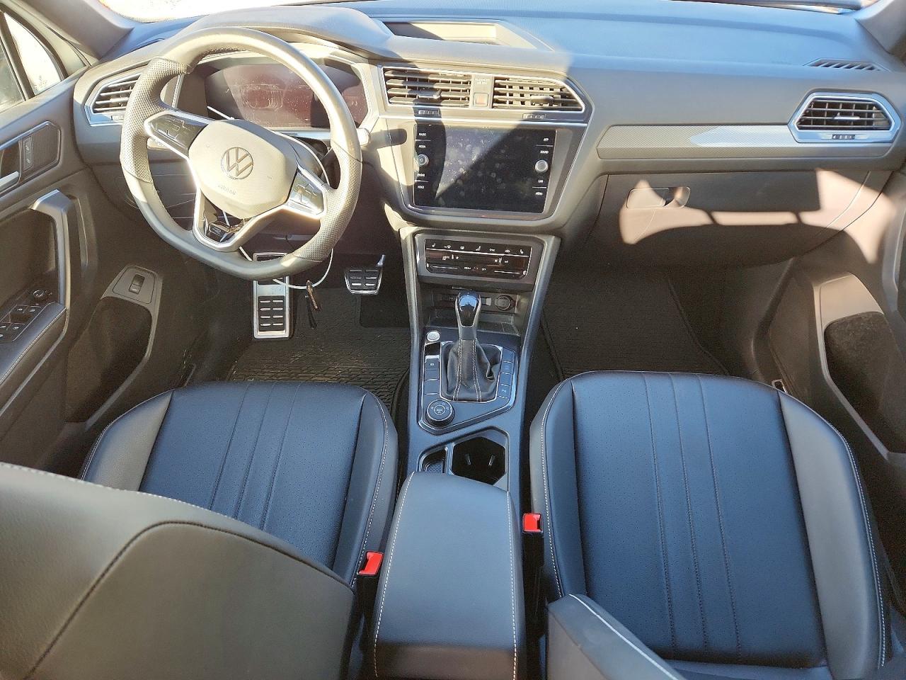 2024 VOLKSWAGEN TIGUAN SE R-LINE BLACK photo 29