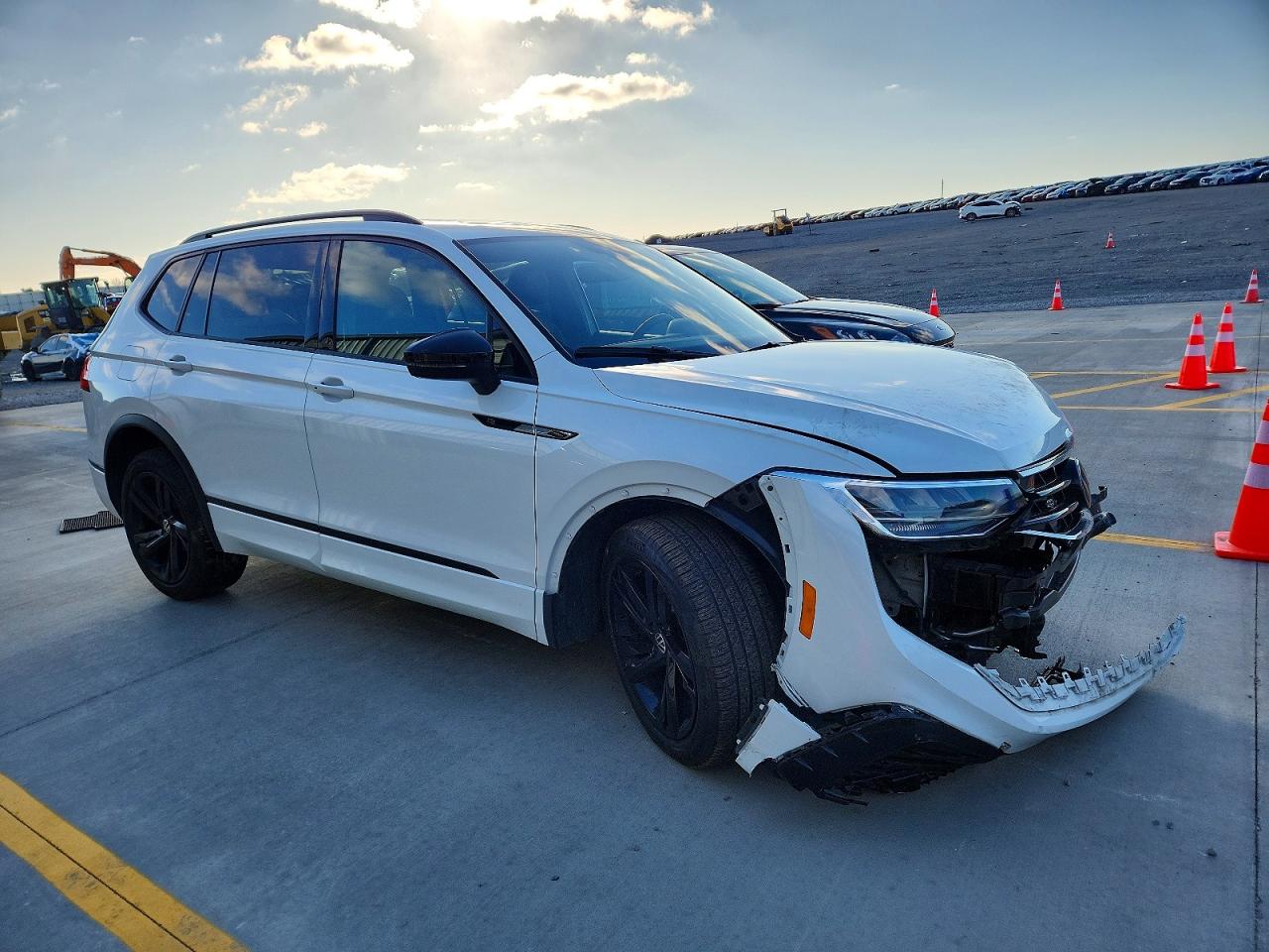 2024 VOLKSWAGEN TIGUAN SE R-LINE BLACK photo 13