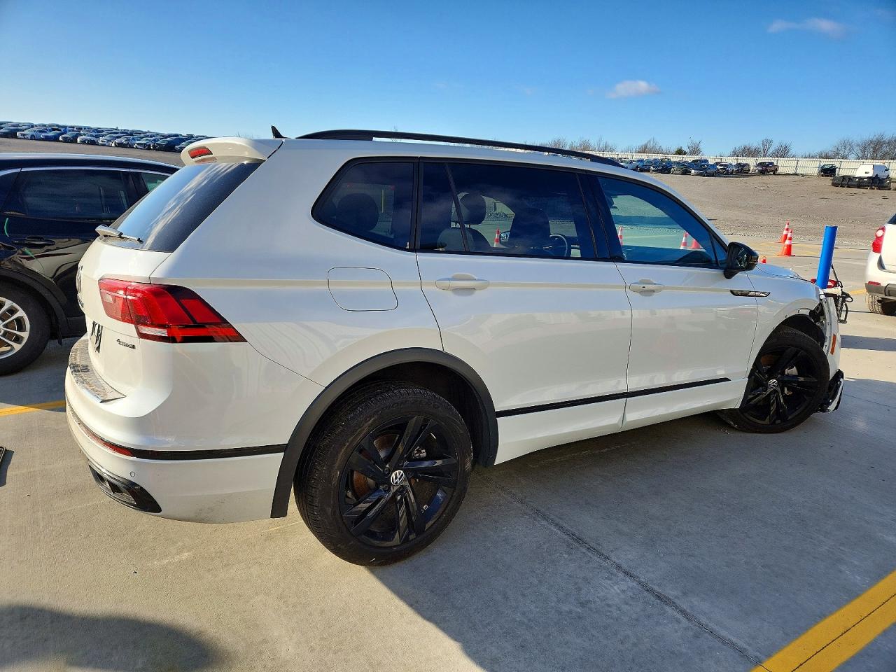 2024 VOLKSWAGEN TIGUAN SE R-LINE BLACK photo 9