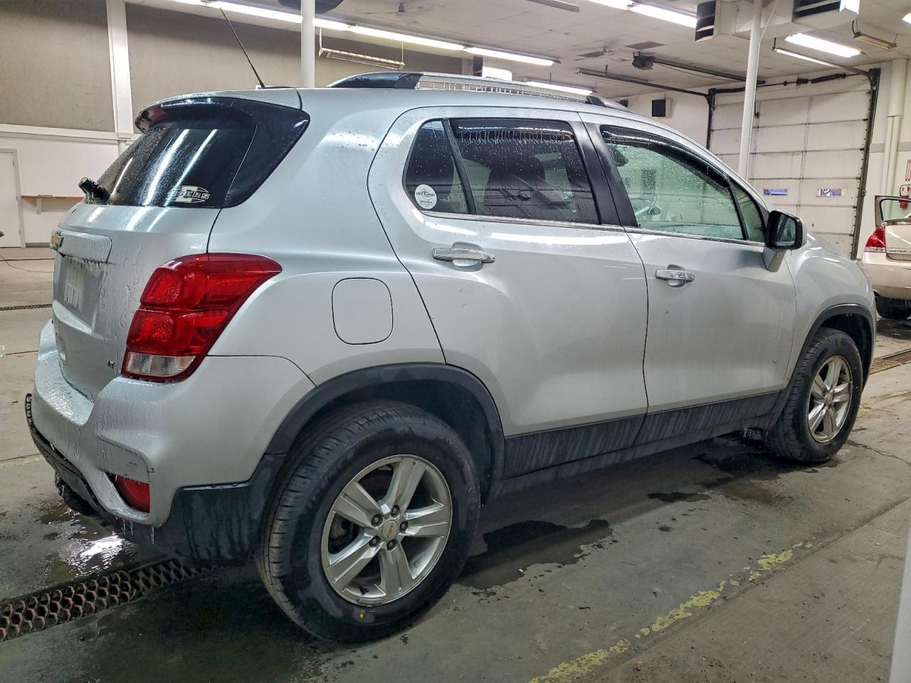 2019 CHEVROLET TRAX 1LT photo 3