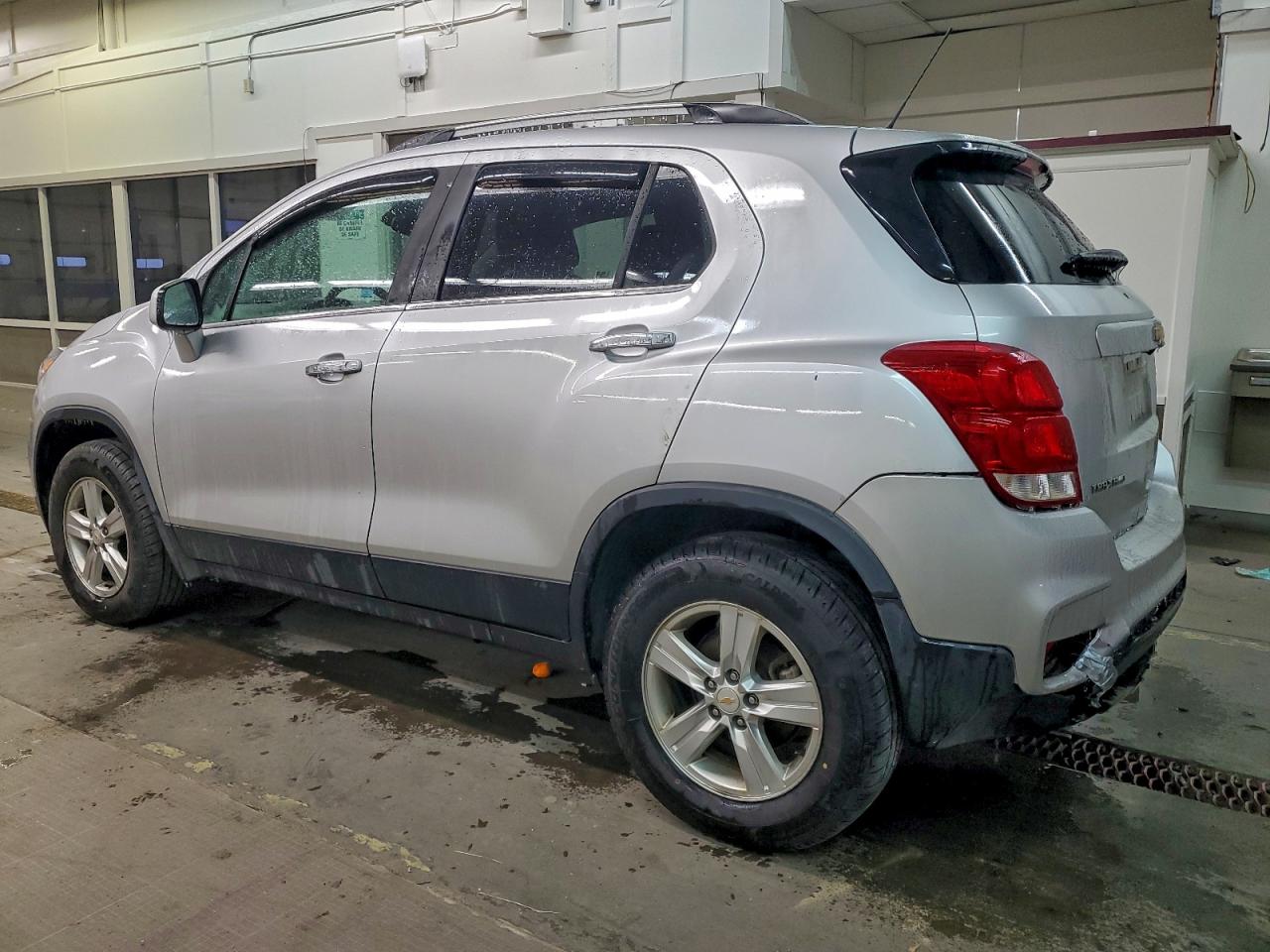 2019 CHEVROLET TRAX 1LT photo 2