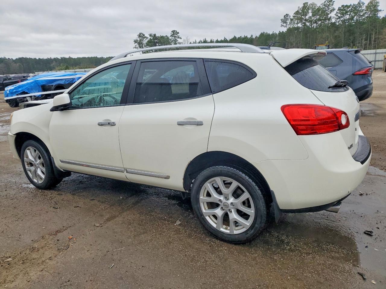 2013 NISSAN ROGUE S photo 2