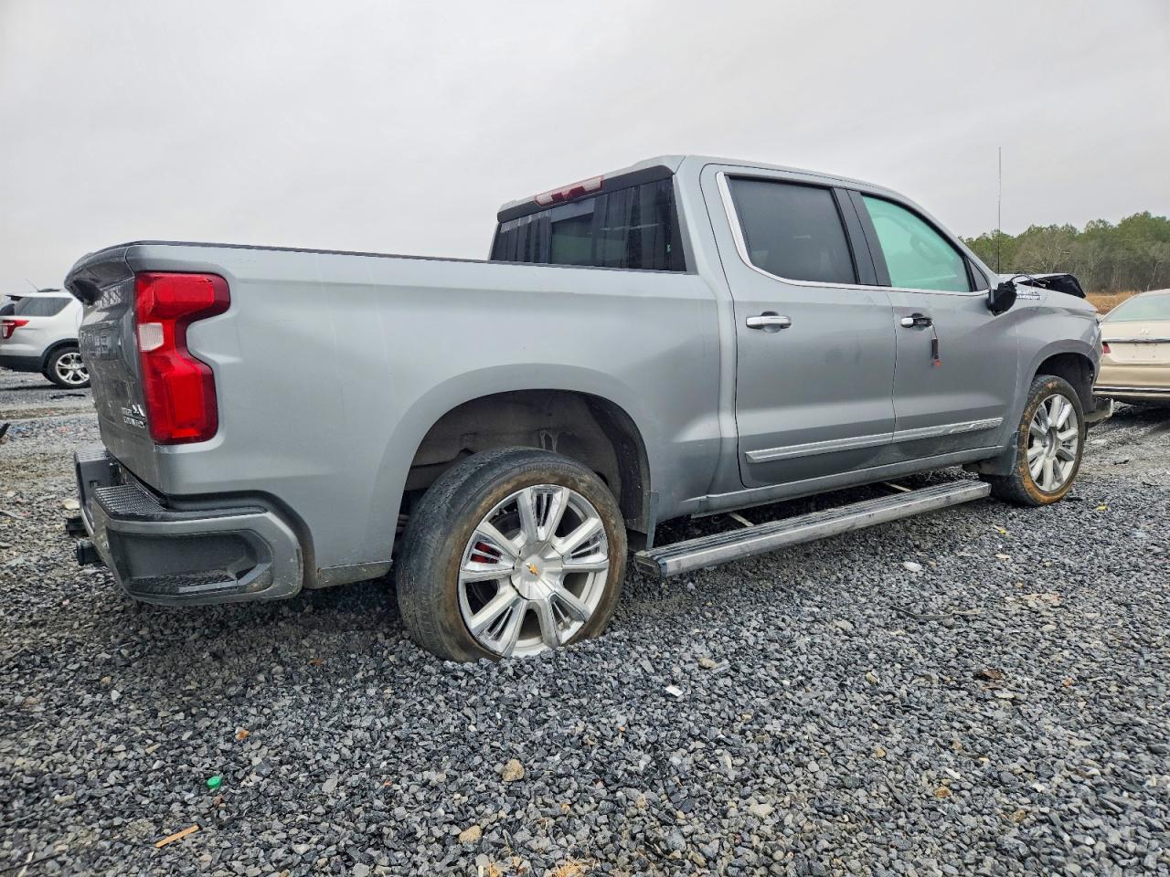 2024 CHEVROLET SILVERADO K1500 HIGH COUNTRY photo 3