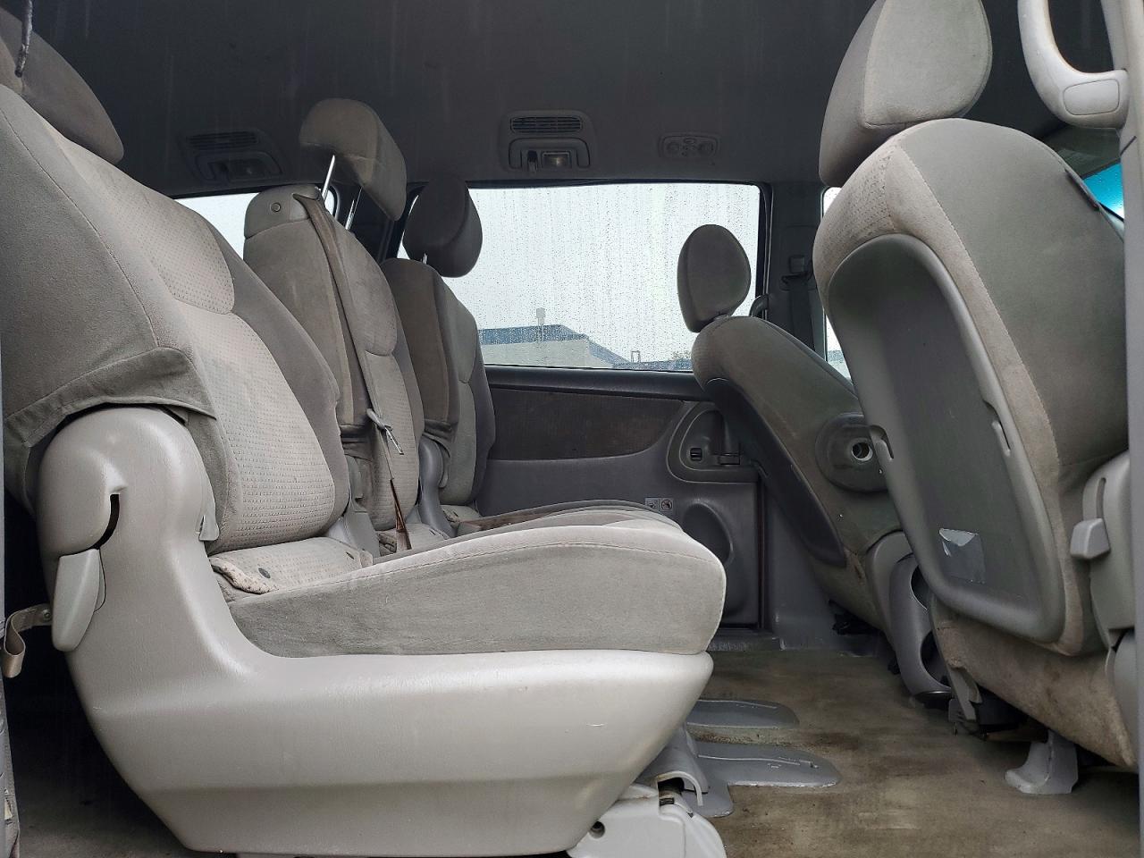 2008 TOYOTA SIENNA CE photo 11