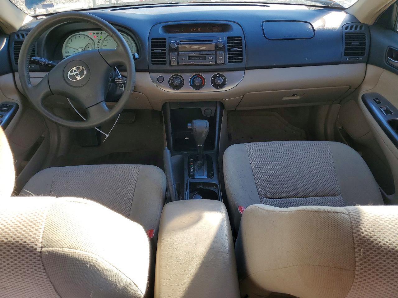 2004 TOYOTA CAMRY LE photo 15