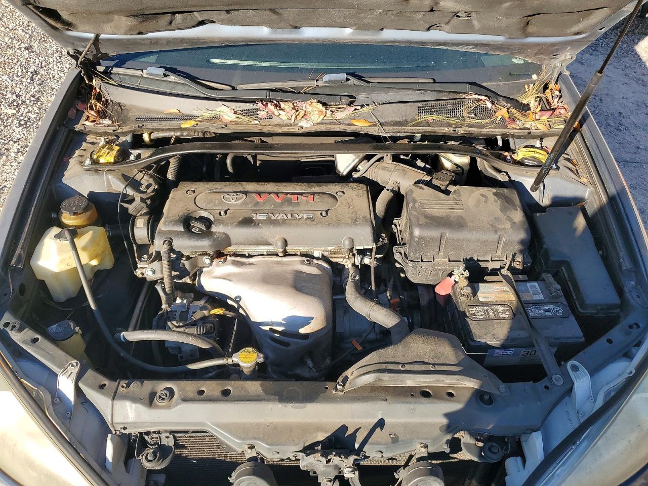 2004 TOYOTA CAMRY LE photo 21