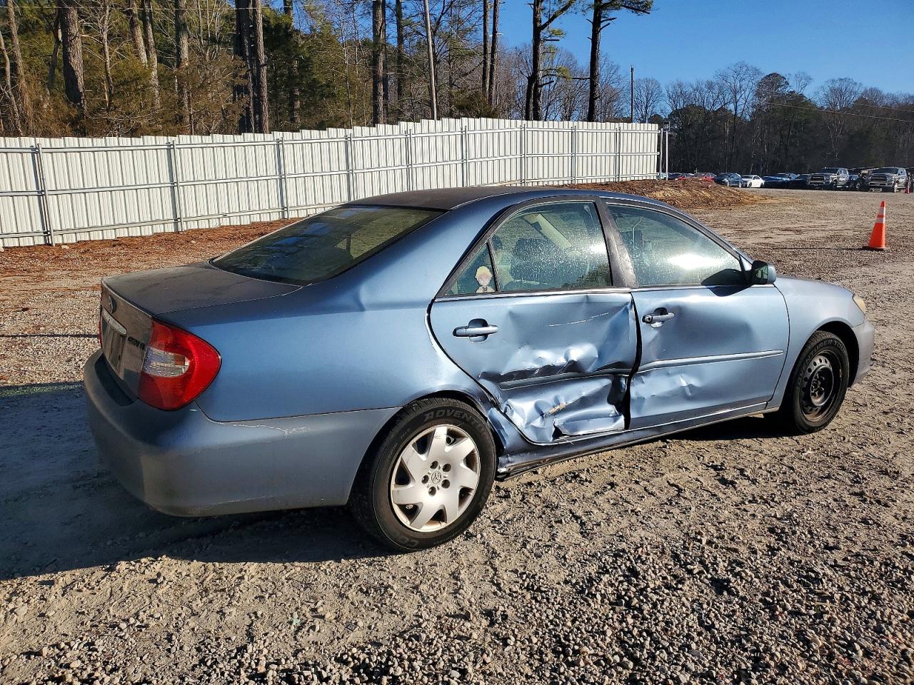 2004 TOYOTA CAMRY LE photo 5