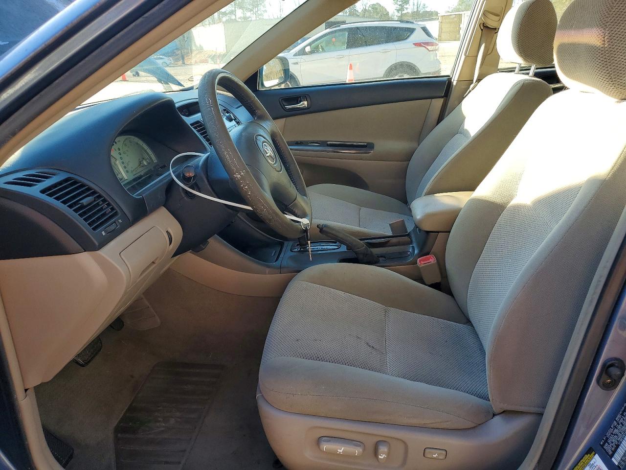 2004 TOYOTA CAMRY LE photo 13