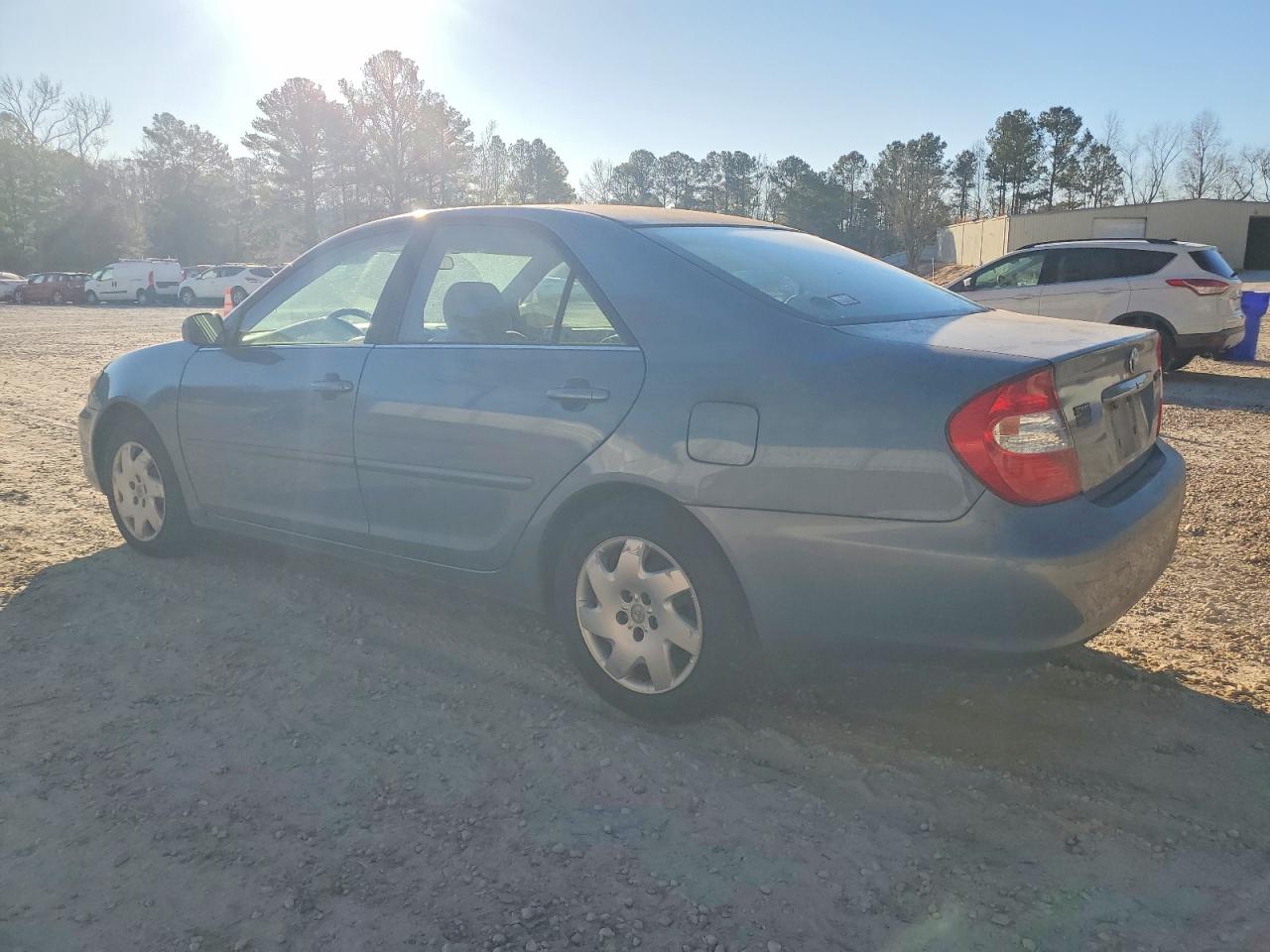 2004 TOYOTA CAMRY LE photo 3