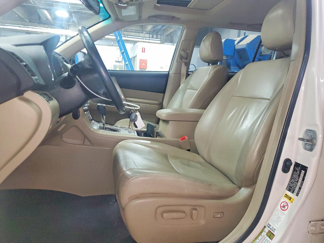 2012 TOYOTA HIGHLANDER BASE photo 7