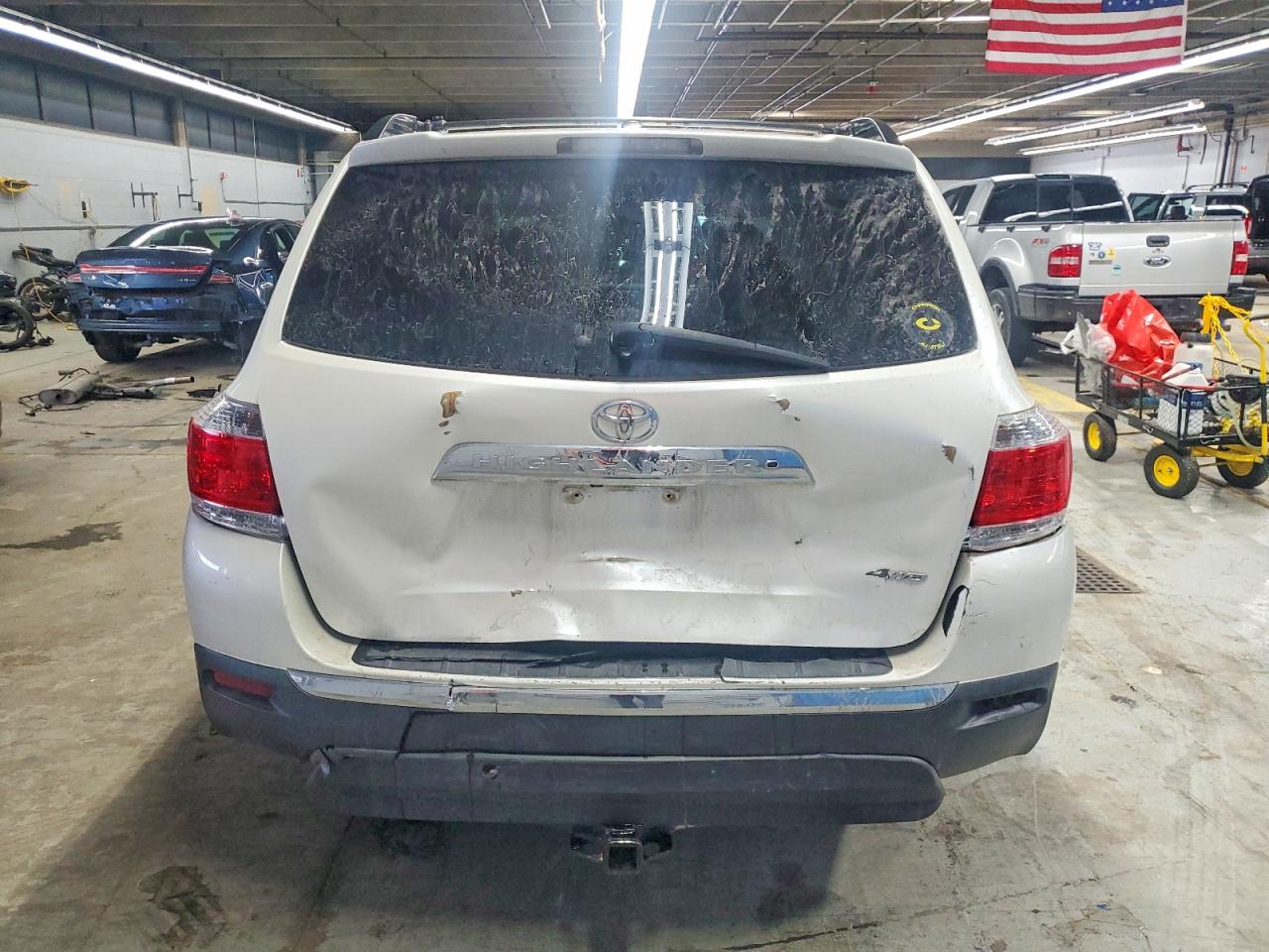 2012 TOYOTA HIGHLANDER BASE photo 6