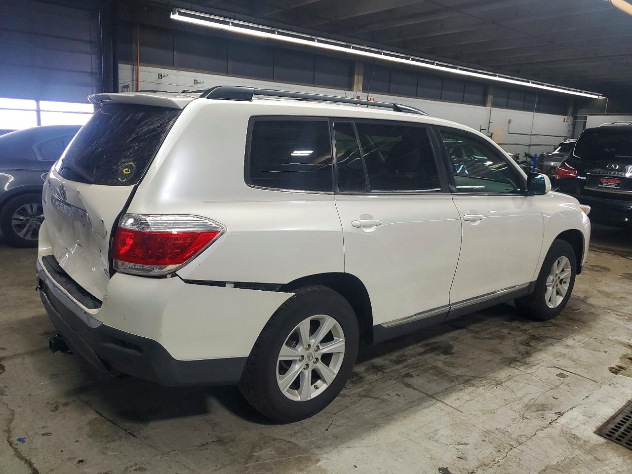 2012 TOYOTA HIGHLANDER BASE photo 3
