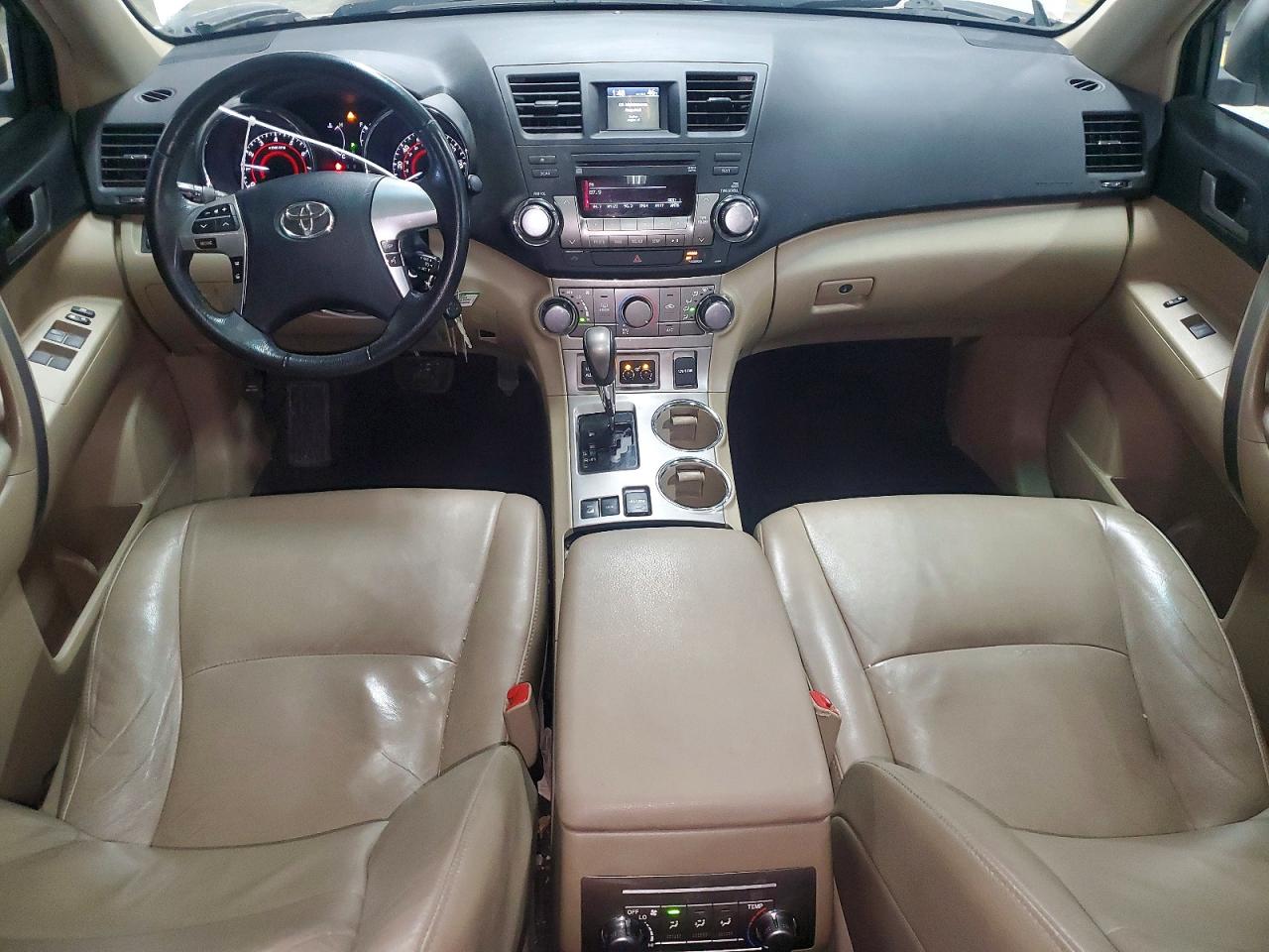 2012 TOYOTA HIGHLANDER BASE photo 8