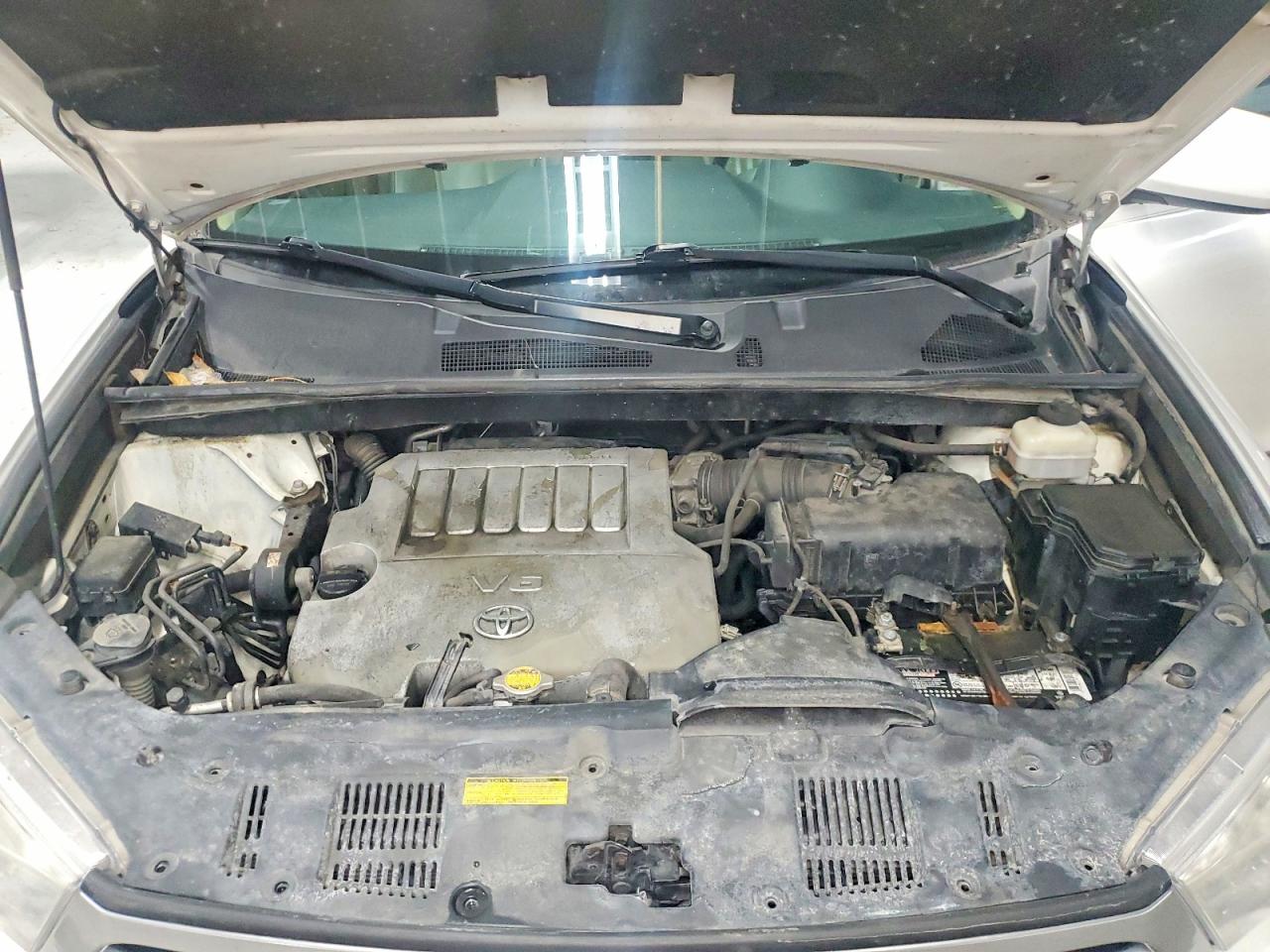 2012 TOYOTA HIGHLANDER BASE photo 12