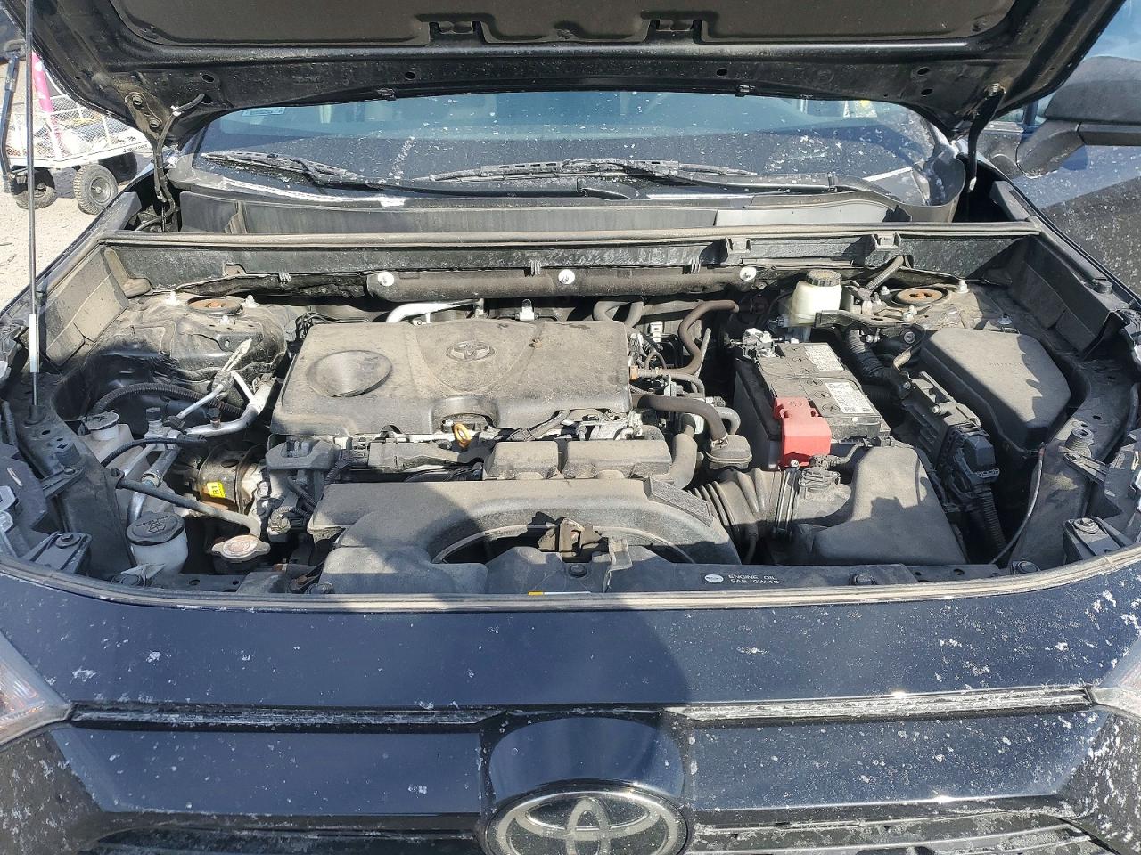 2021 TOYOTA RAV4 LE photo 12