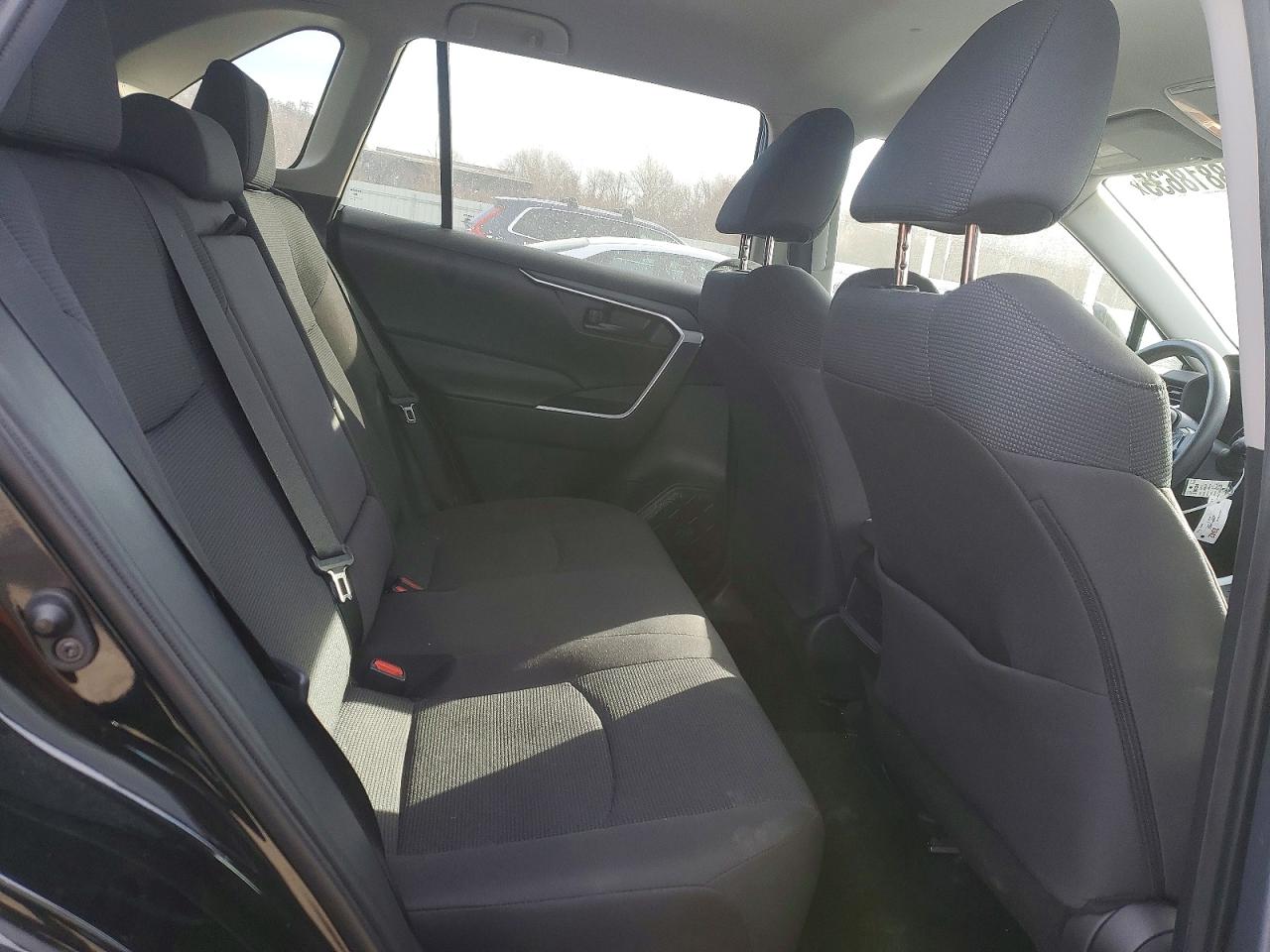 2021 TOYOTA RAV4 LE photo 11