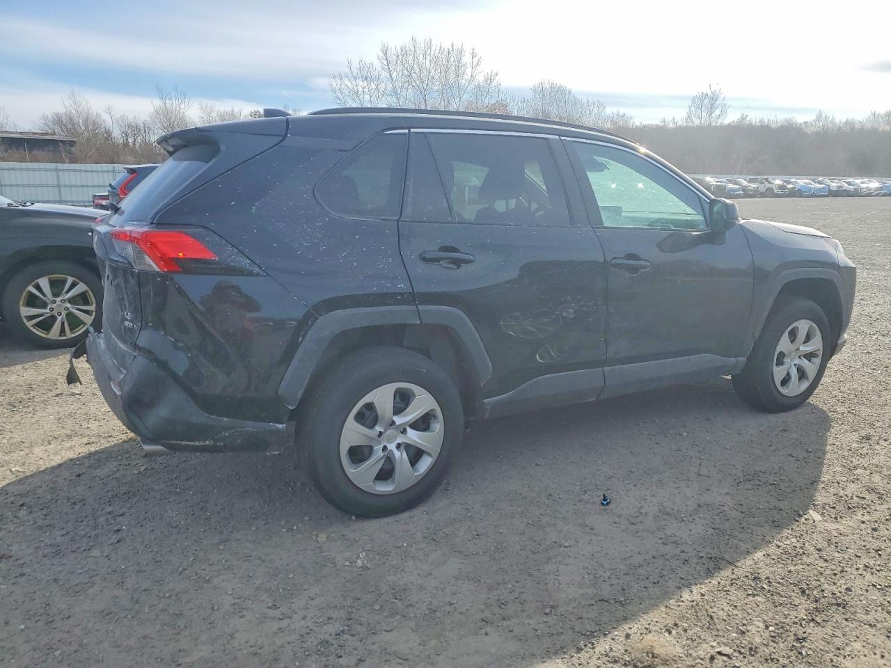 2021 TOYOTA RAV4 LE photo 3