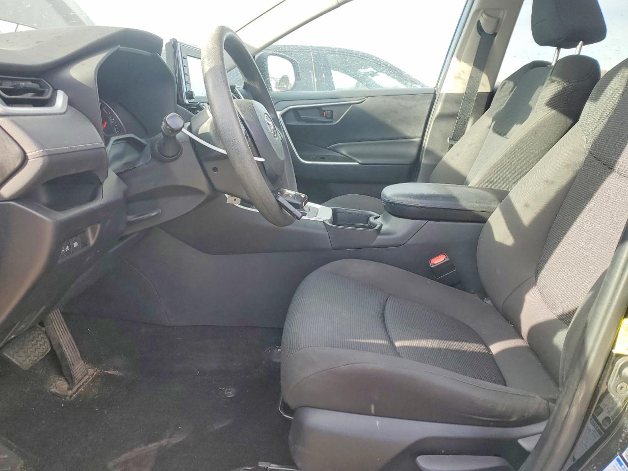 2021 TOYOTA RAV4 LE photo 7