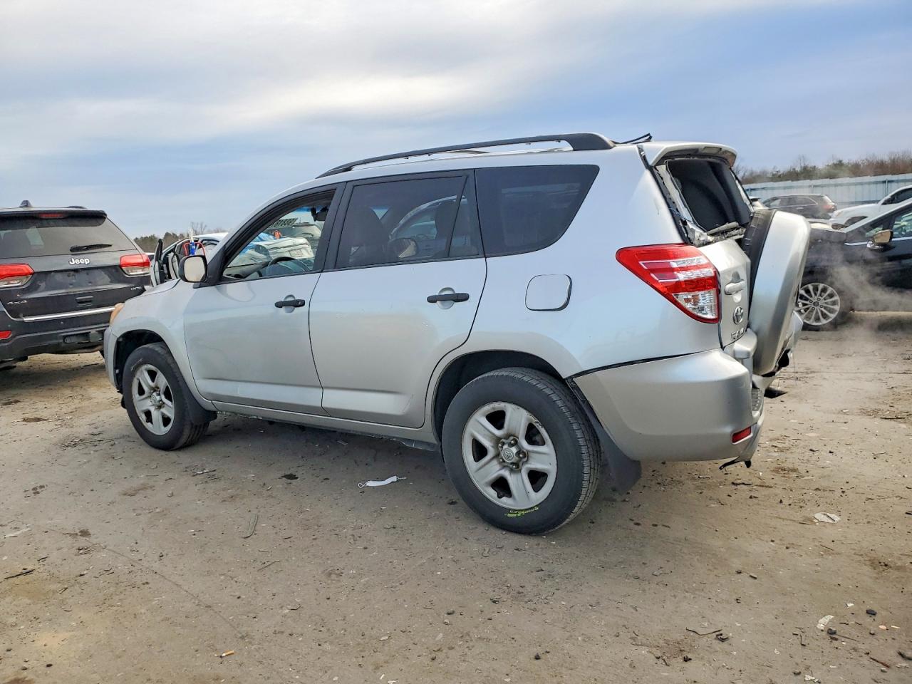 2011 TOYOTA RAV4 photo 2