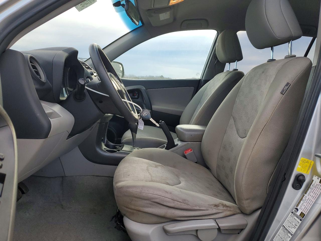 2011 TOYOTA RAV4 photo 7