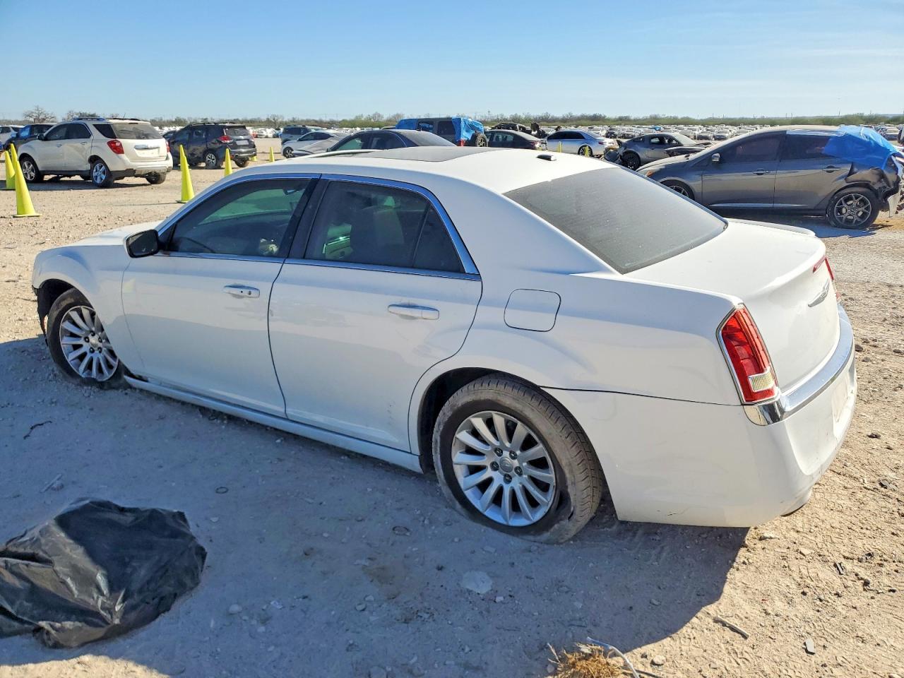 2014 CHRYSLER 300 photo 2