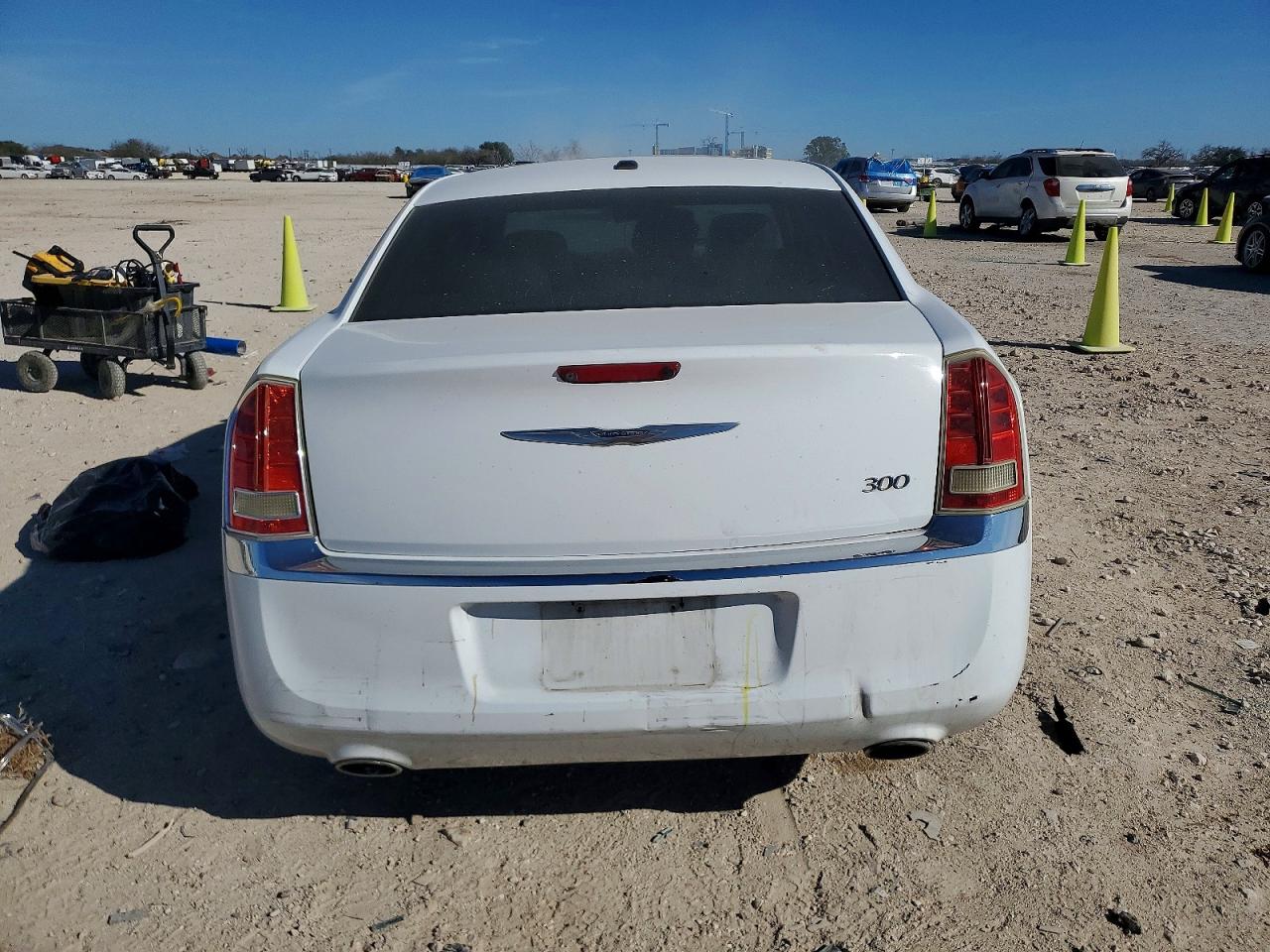 2014 CHRYSLER 300 photo 6