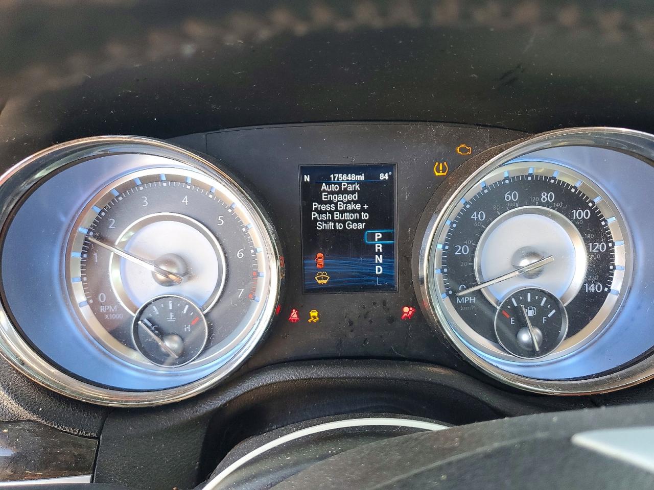 2014 CHRYSLER 300 photo 9